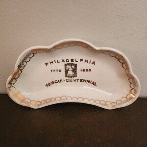 RARE - VTG. Collectible porcelain souvenir dish from the 1926 Sesqui Centennial.